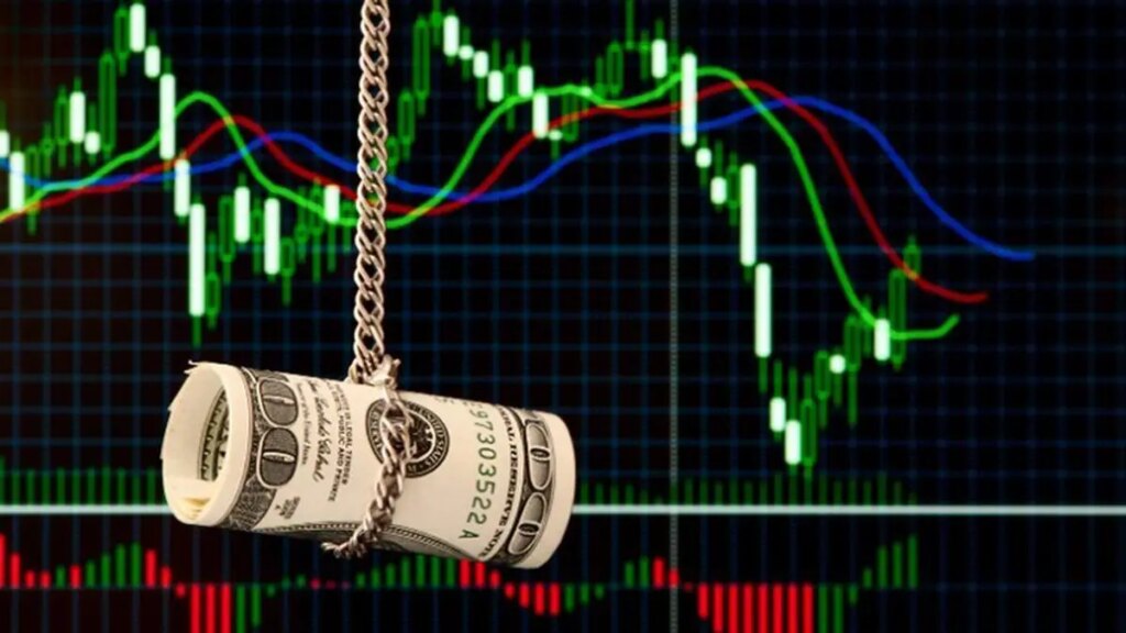 India’s forex reserves inch closer to record high; jumps to $699 billion