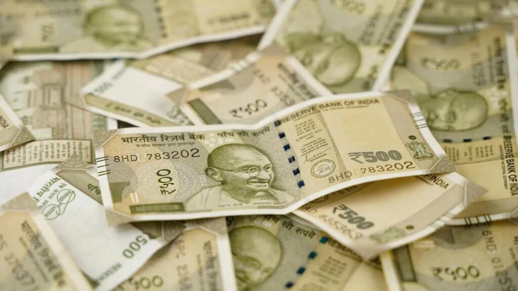 Rupee records strongest weekly gain since April as bond inflows, softer oil prices lend support